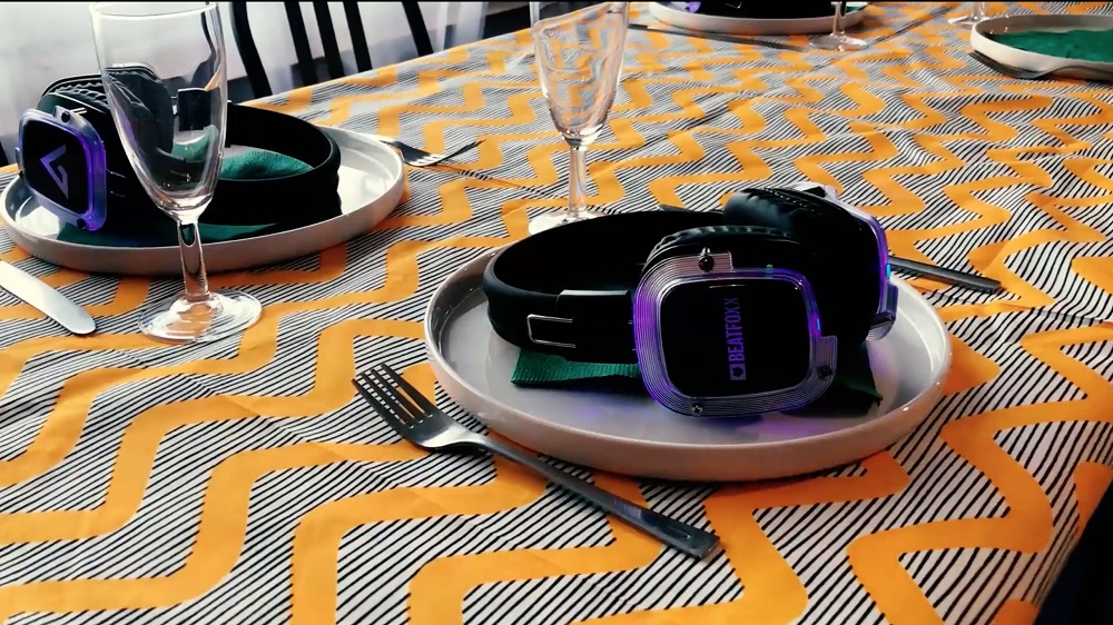 foto ONDE cuffie tavola RID.jpg